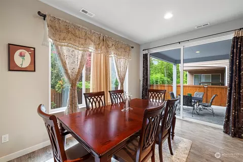Dining - 9229 5th Dr SE, Everett, WA 98208 photo 1 of 1
