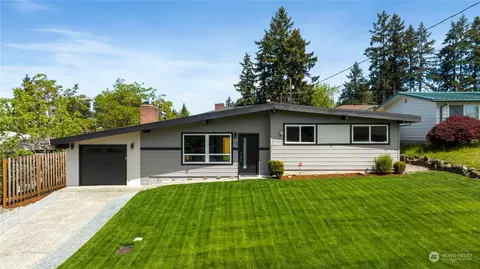 3318 NE 11th St, Renton, WA 98056