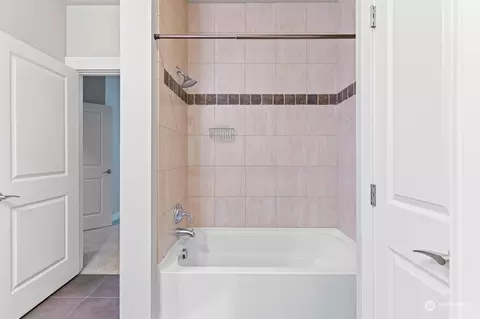 Bath - 15700 116th Ave NE #110, Bothell, WA 98011 photo 1 of 3