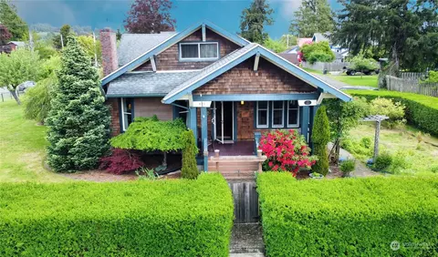 421 12th St, Raymond, WA 98577