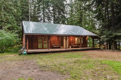 1500 Hawthorn Ln, Easton, WA 98925