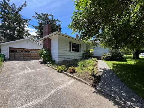 1707 8th St, Anacortes, WA 98221