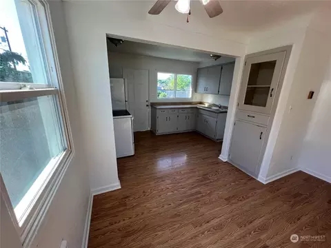 Dining - 279 Beech St, Longview, WA 98632 photo 1 of 1