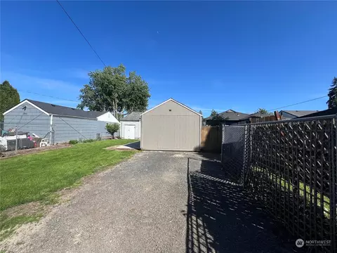 Exterior - 279 Beech St, Longview, WA 98632 photo 7 of 10
