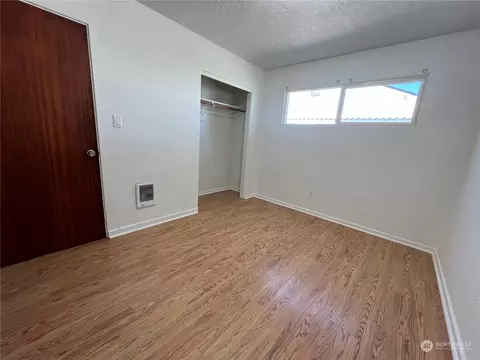 Bedroom - 279 Beech St, Longview, WA 98632 photo 4 of 4