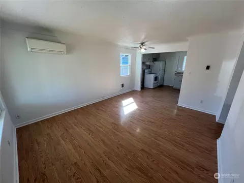 Living - 279 Beech St, Longview, WA 98632 photo 1 of 1