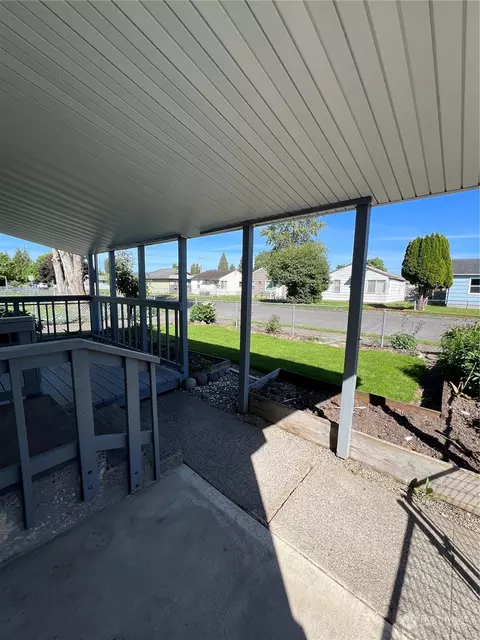 Exterior - 279 Beech St, Longview, WA 98632 photo 5 of 10