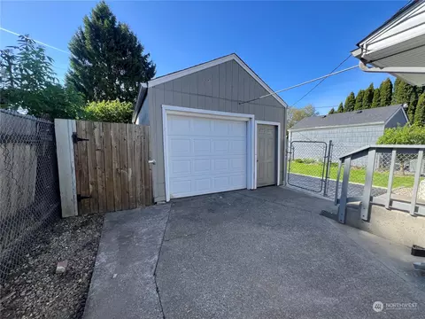 Exterior - 279 Beech St, Longview, WA 98632 photo 6 of 10