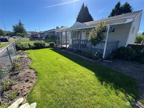 Exterior - 279 Beech St, Longview, WA 98632 photo 3 of 10