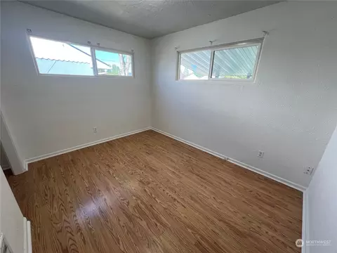 Bedroom - 279 Beech St, Longview, WA 98632 photo 3 of 4
