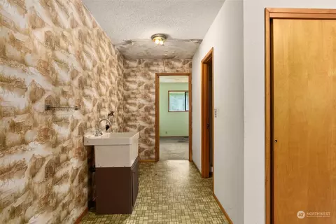 Entry Way - 12 Breen Rd, Raymond, WA 98577 photo 3 of 3