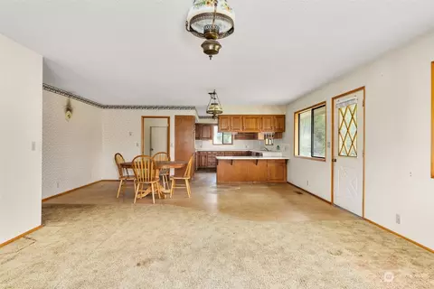 Living - 12 Breen Rd, Raymond, WA 98577 photo 2 of 2