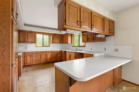 Kitchen - 12 Breen Rd, Raymond, WA 98577 photo 1 of 3