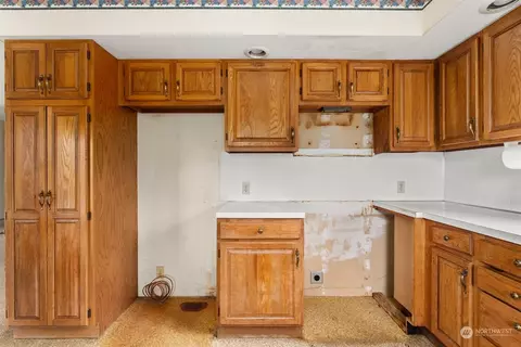 Kitchen - 12 Breen Rd, Raymond, WA 98577 photo 3 of 3