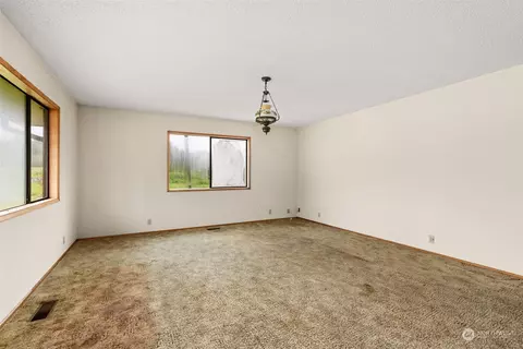 Living - 12 Breen Rd, Raymond, WA 98577 photo 1 of 2