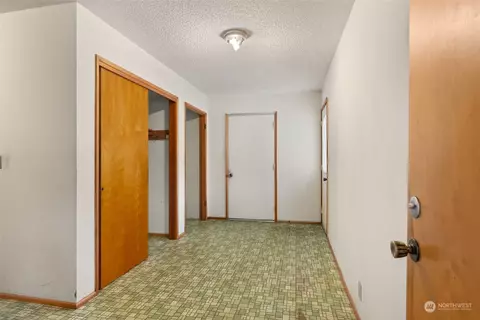 Entry Way - 12 Breen Rd, Raymond, WA 98577 photo 2 of 3