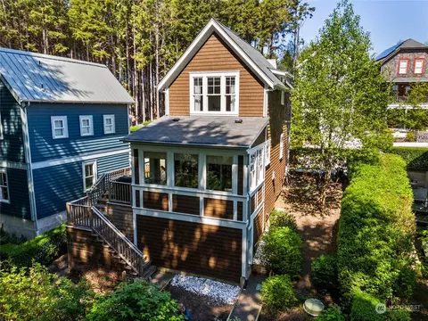 51 Button Ln, Pacific Beach, WA 98571