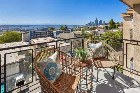 1723 13th Ave S #402, Seattle, WA 98144