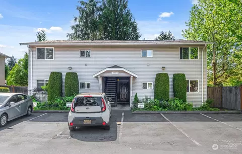 7700 196th St SW #B, Edmonds, WA 98026