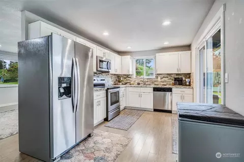 Kitchen - 17124 6th Ave E, Spanaway, WA 98387 photo 1 of 2