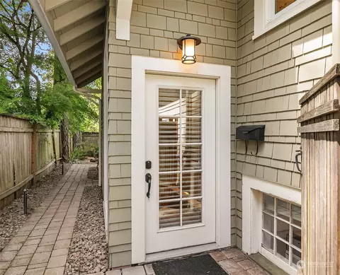 621 32nd Ave E, Seattle, WA 98112 photo 27