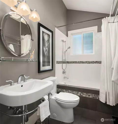 621 32nd Ave E, Seattle, WA 98112 photo 22