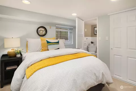 621 32nd Ave E, Seattle, WA 98112 photo 32