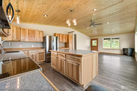 Kitchen - 417 Marie St, Twisp, WA 98856 photo 4 of 4