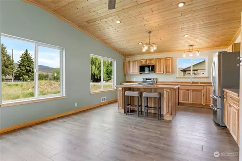 Kitchen - 417 Marie St, Twisp, WA 98856 photo 3 of 4