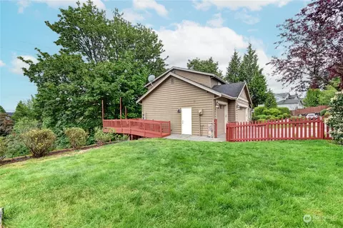Exterior - 16521 124th Ave NE, Bothell, WA 98011 photo 5 of 7