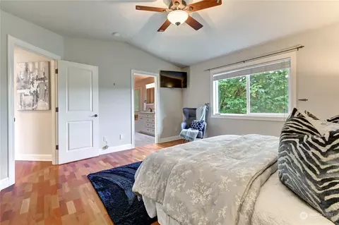 Bedroom - 16521 124th Ave NE, Bothell, WA 98011 photo 2 of 5