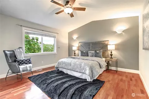 Bedroom - 16521 124th Ave NE, Bothell, WA 98011 photo 1 of 5
