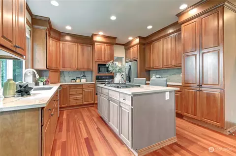 Kitchen - 16521 124th Ave NE, Bothell, WA 98011 photo 2 of 3