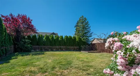 Exterior - 16521 124th Ave NE, Bothell, WA 98011 photo 6 of 7