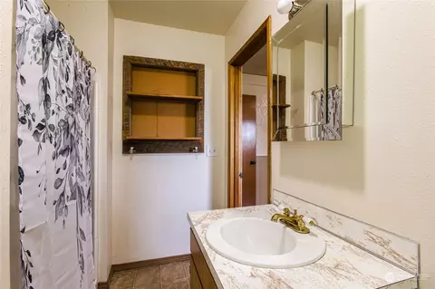Bath - 8130 Gillies Rd, Everson, WA 98247 photo 2 of 3