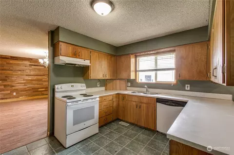 Kitchen - 8130 Gillies Rd, Everson, WA 98247 photo 2 of 2