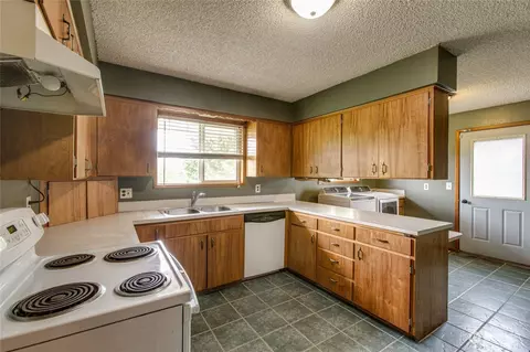 Kitchen - 8130 Gillies Rd, Everson, WA 98247 photo 1 of 2