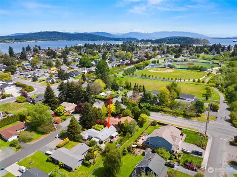 2209 14th St, Anacortes, WA 98221