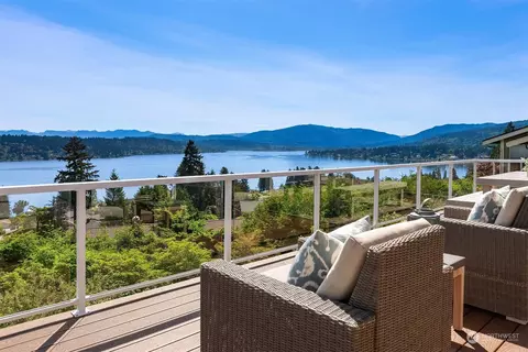 2604 168th Ave SE, Bellevue, WA 98008