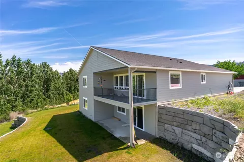 3020 Riverview Ln, Malaga, WA 98828