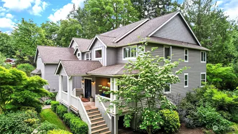 2825 Intrepid Ct NE, Bainbridge Island, WA 98110
