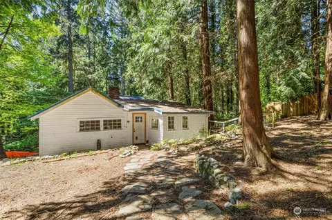 9194 NE Park Ave, Indianola, WA 98342