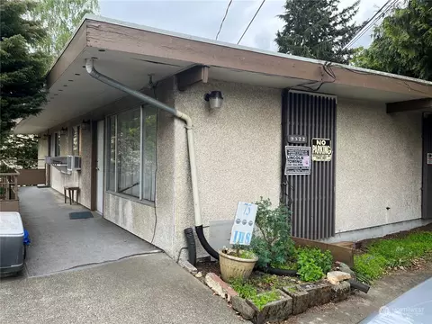 9322 Stone Ave N, Seattle, WA 98103 photo 2