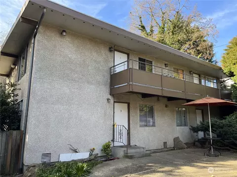 9322 Stone Ave N, Seattle, WA 98103