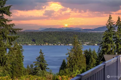 17833 NE 9th St, Bellevue, WA 98008