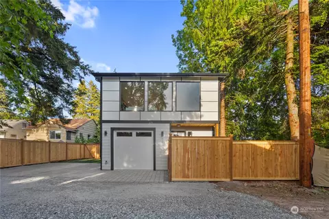 9009 Dayton Ave N, Seattle, WA 98103