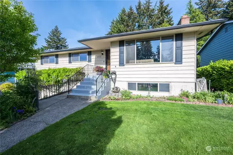 2207 N Whitman St, Tacoma, WA 98406