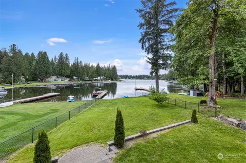 31633 E Lake Morton Dr SE, Kent, WA 98042