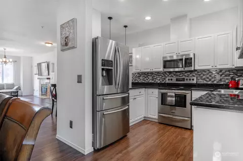 Kitchen - 13400 Dumas Rd #J1, Mill Creek, WA 98012 photo 1 of 4