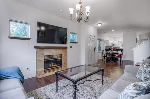 Living - 13400 Dumas Rd #J1, Mill Creek, WA 98012 photo 2 of 3